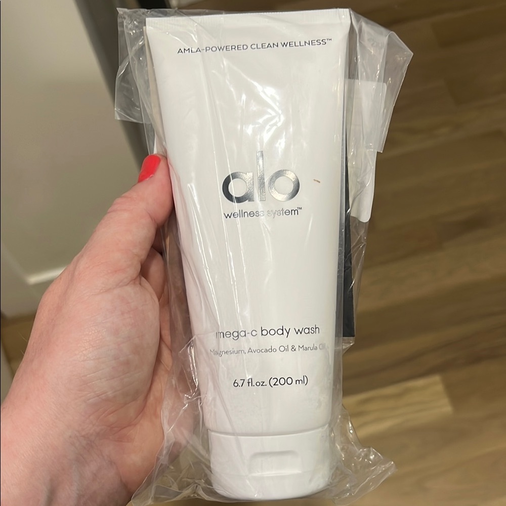 ALO Yoga Mega-C Body Wash - White